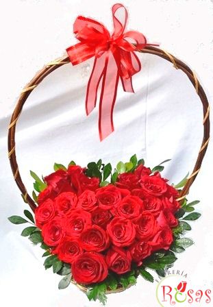 CANASTA EN FORMA DE CORAZÓN - Florería Rosas Cusco | Arreglos funebres |  Floristeria Delivery